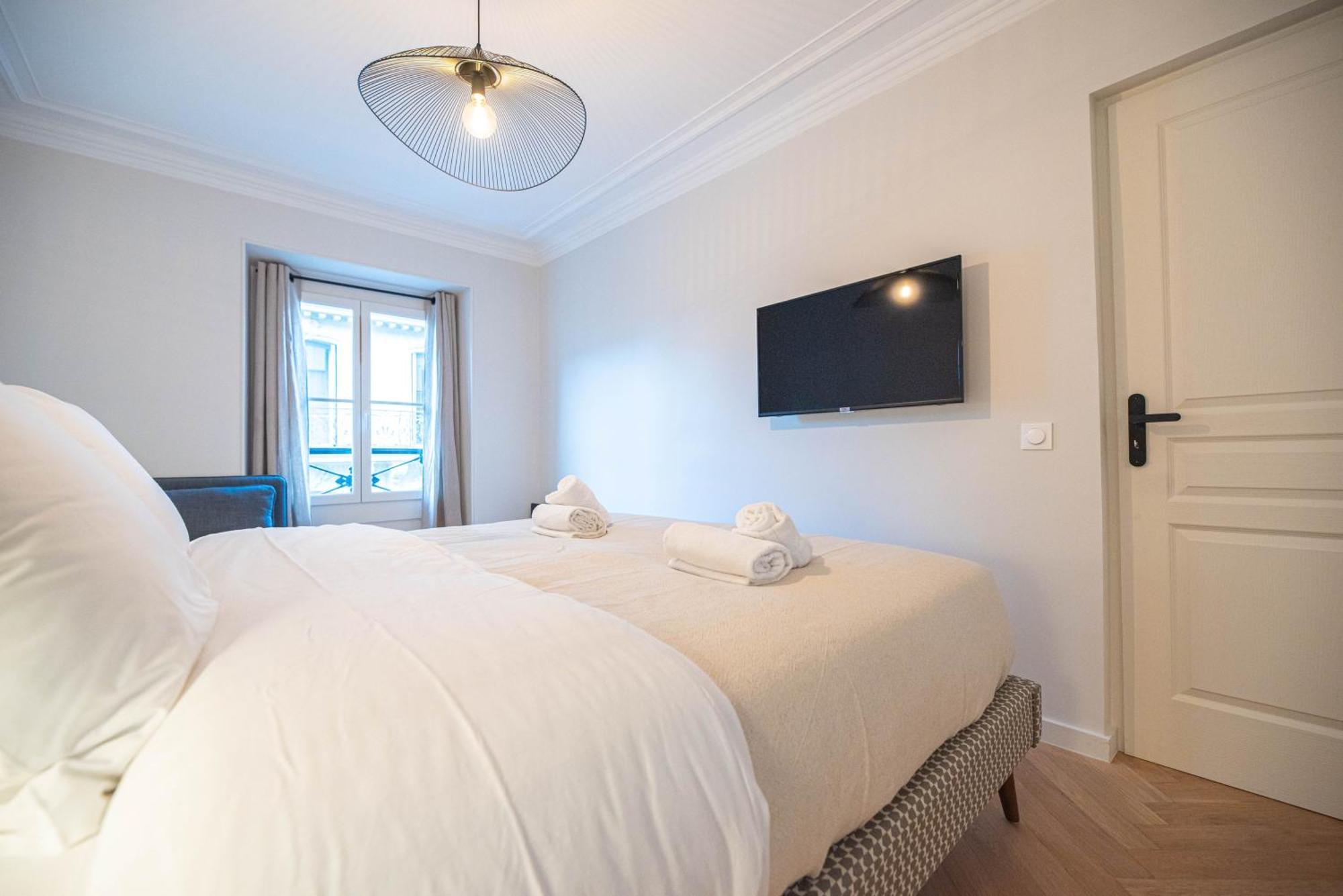 Luxury Apartments In Paris Center Room photo