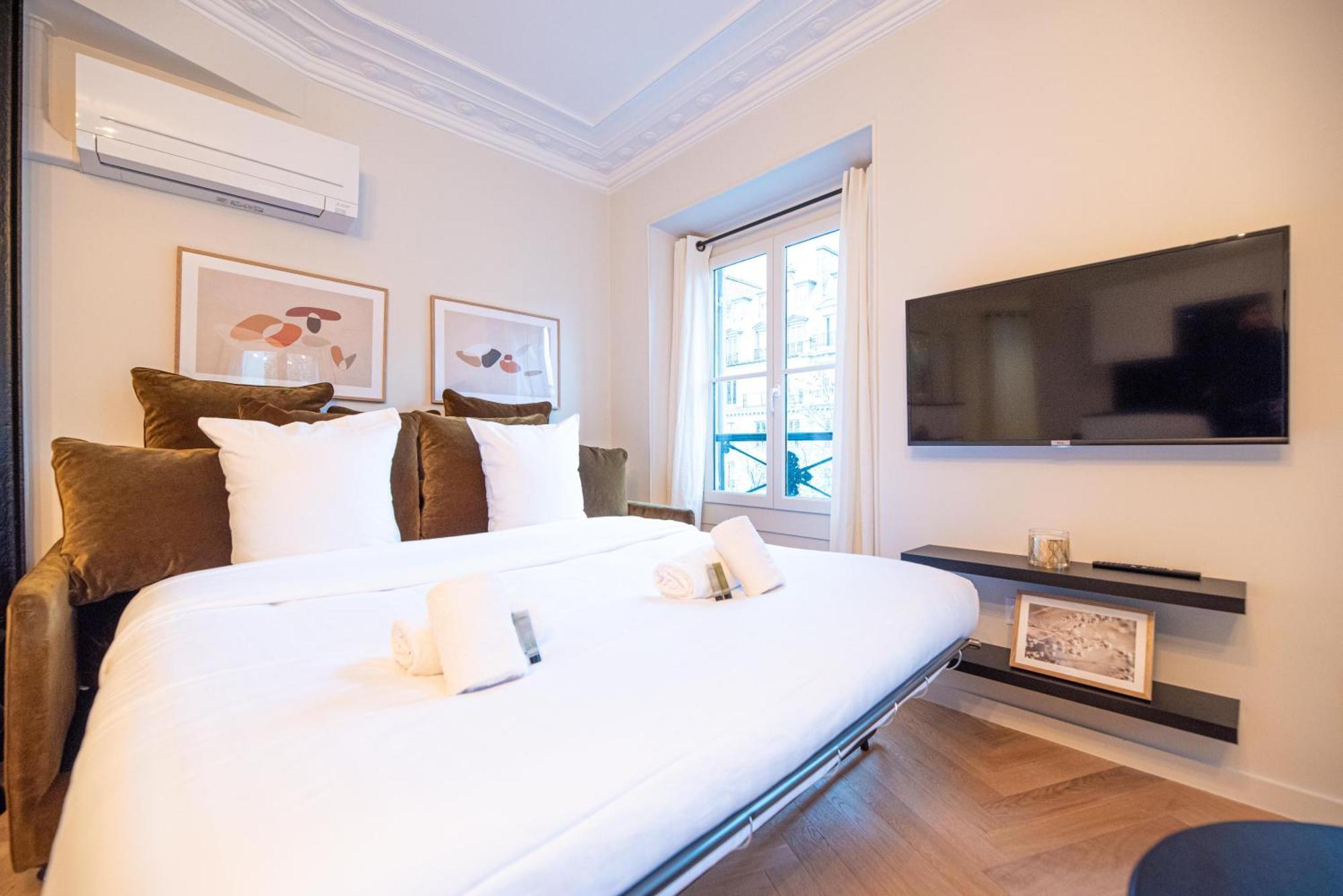 Luxury Apartments In Paris Center Room photo